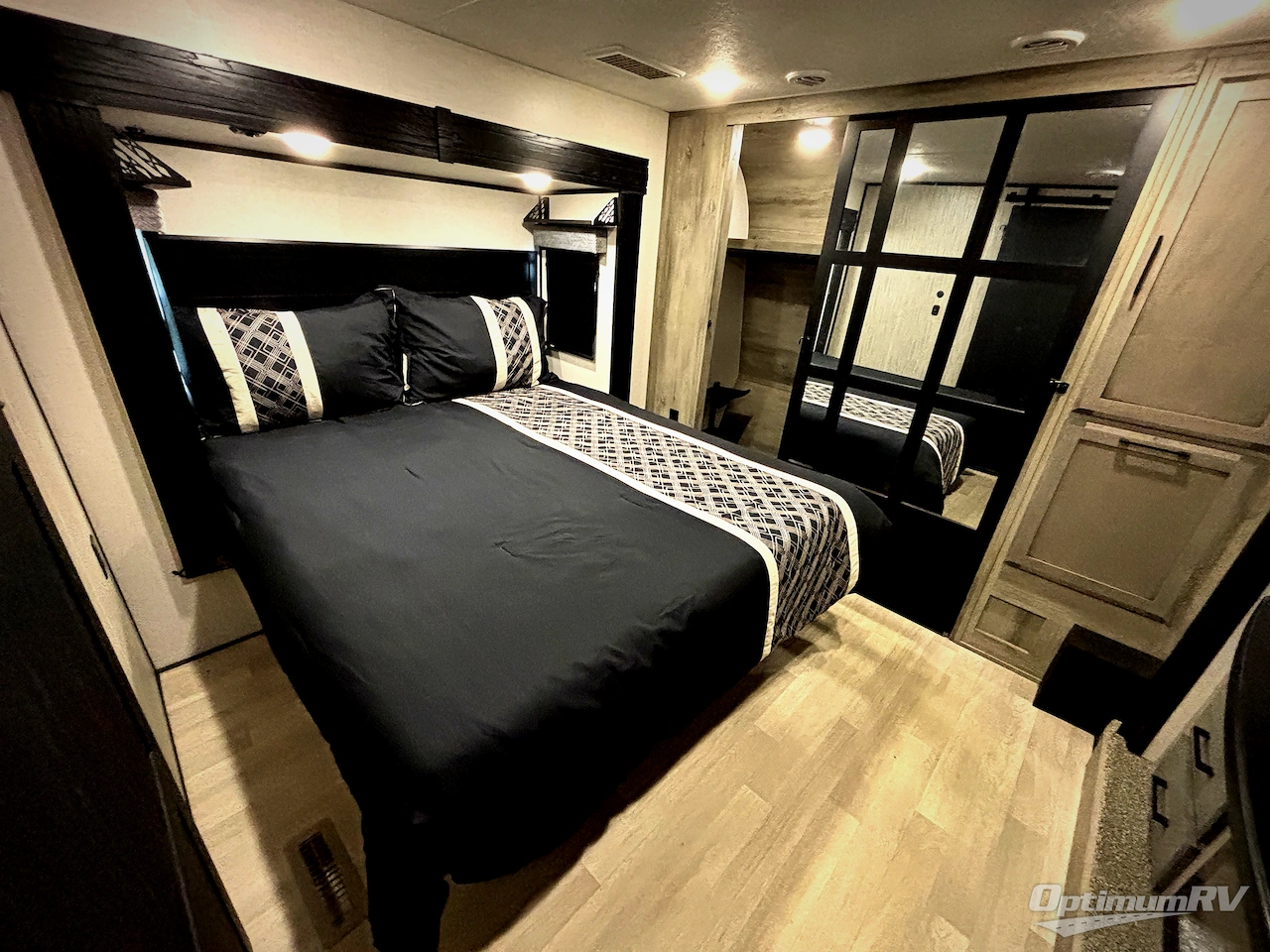 2023 KZ Durango Gold G391RKF Photo 8