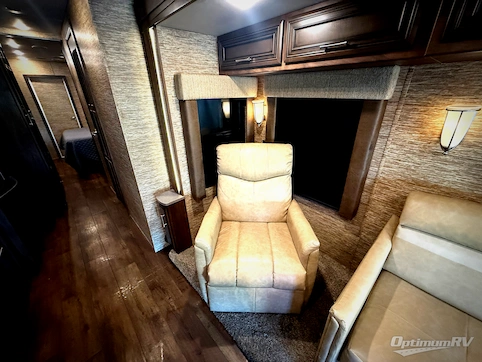 2018 Newmar Canyon Star 3924 RV Photo 2
