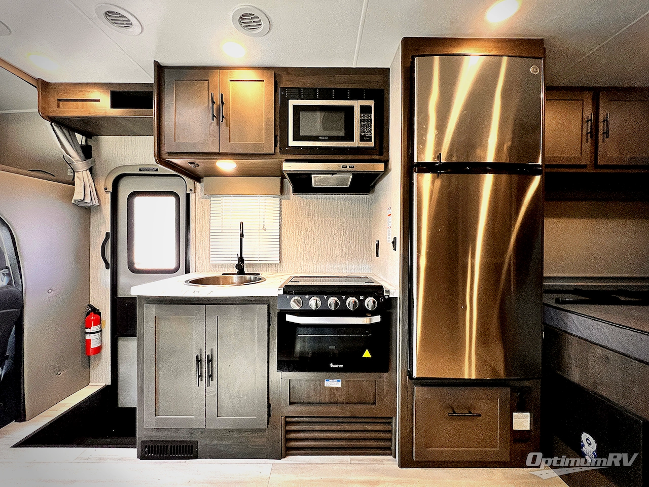 2023 Coachmen Prism LE 2150CB Photo 9