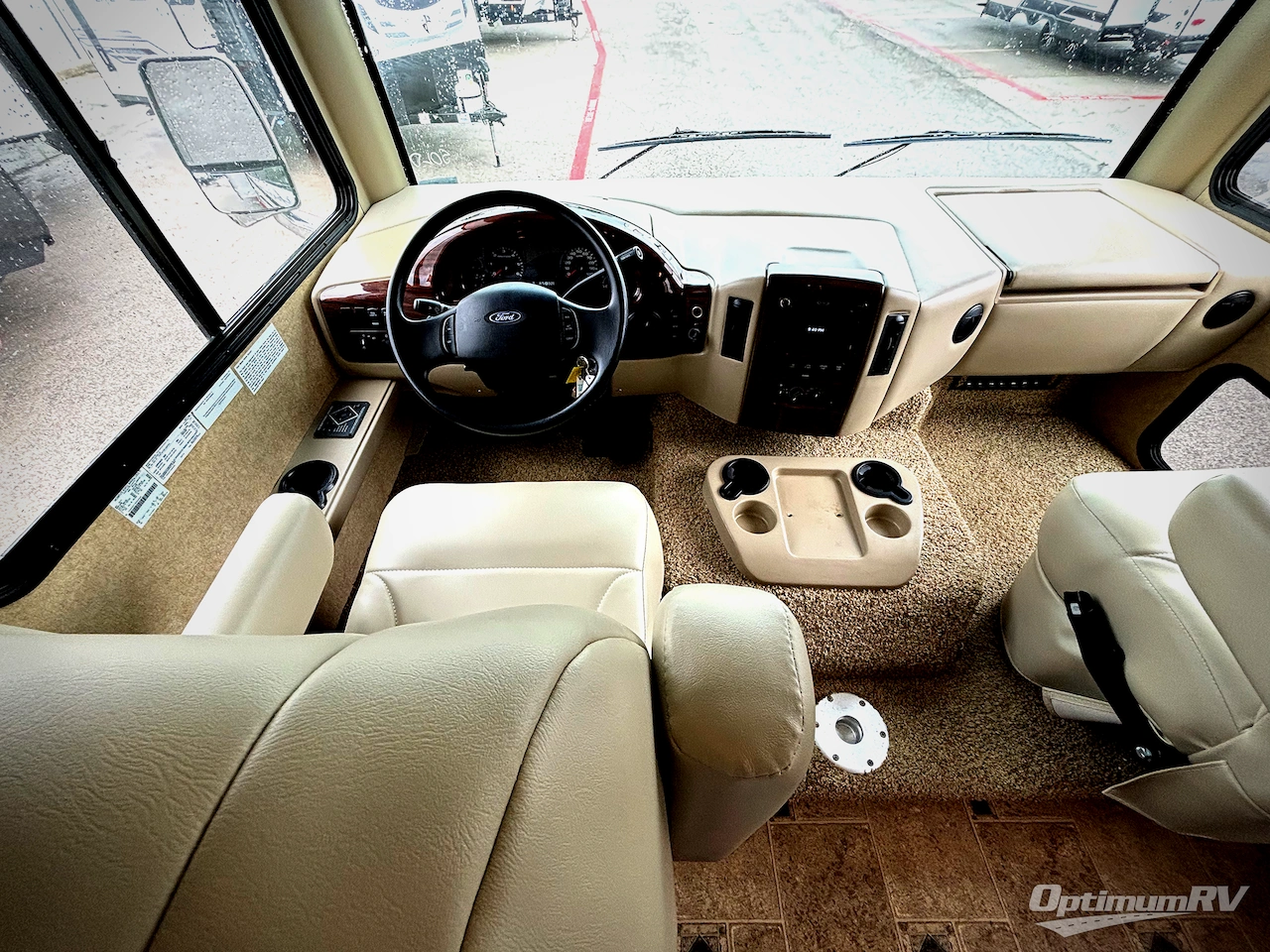 2014 Thor Hurricane 34F Photo 5