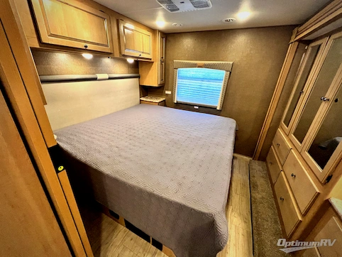 2019 Thor Windsport 29M RV Photo 4