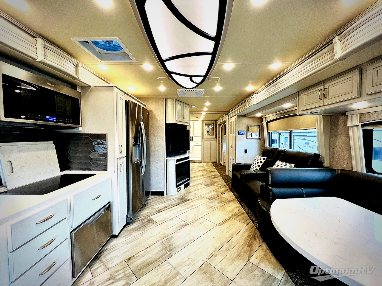 2022 Fleetwood Discovery 38K Photo 5