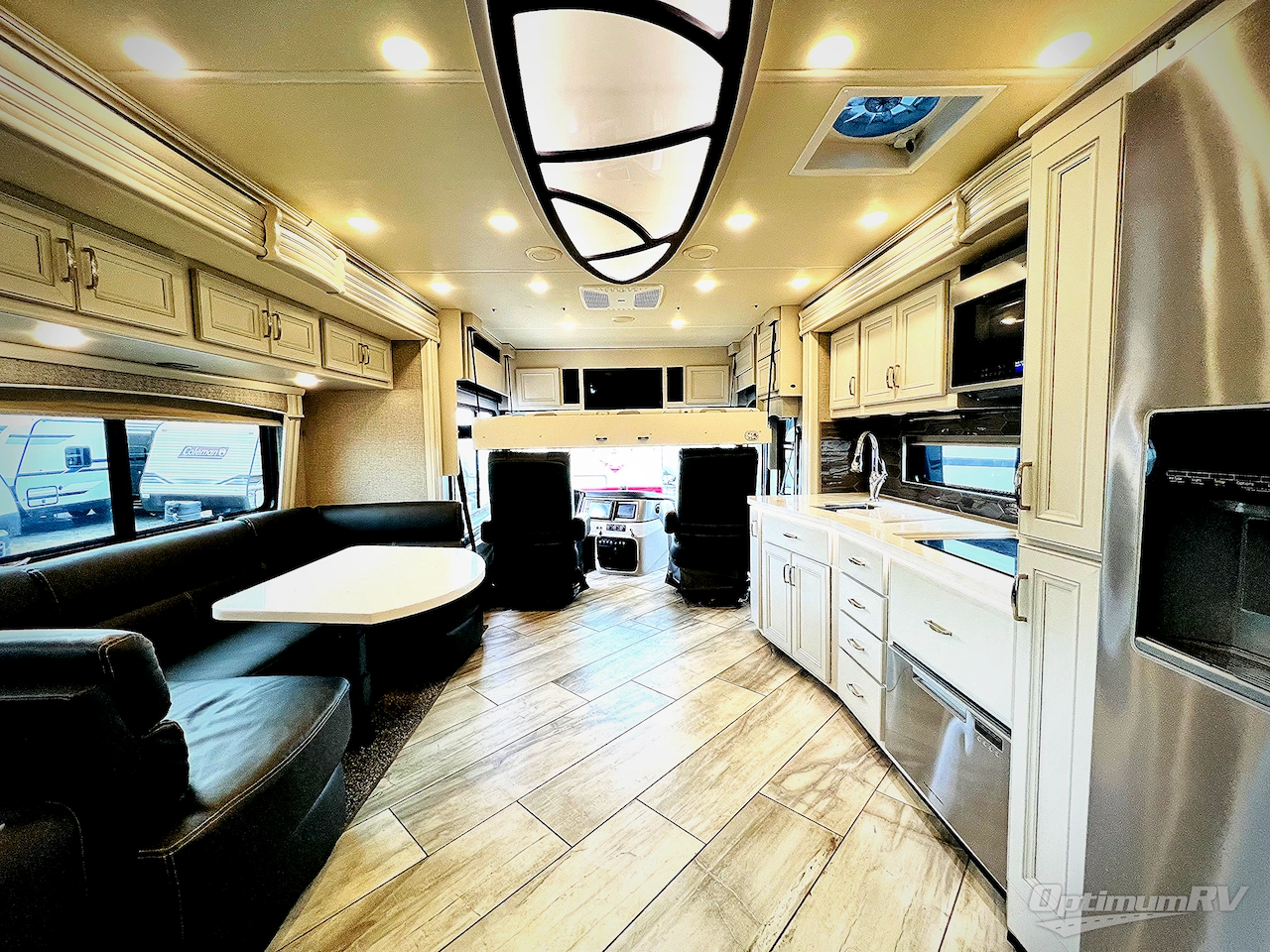2022 Fleetwood Discovery 38K Photo 6