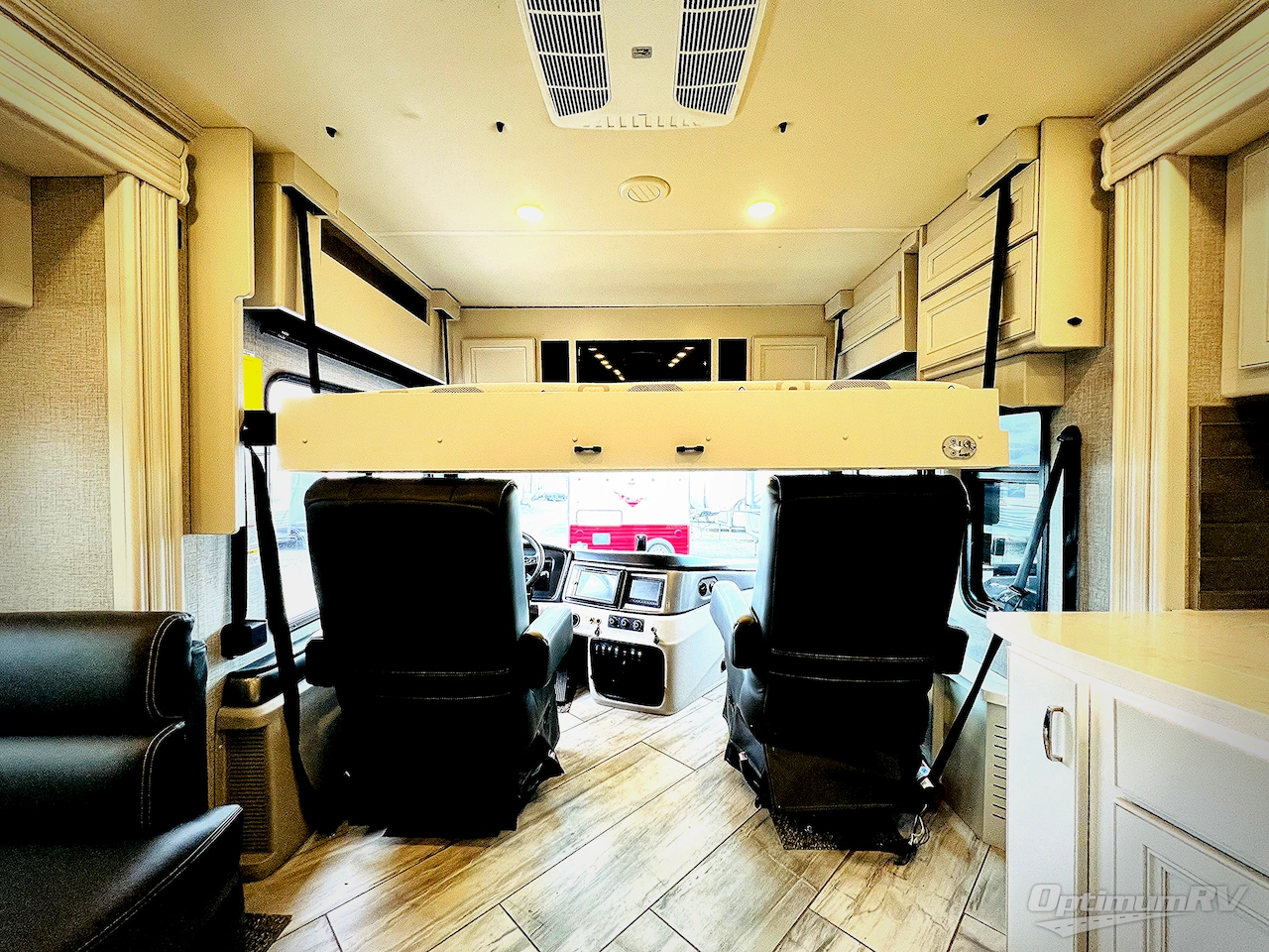 2022 Fleetwood Discovery 38K Photo 3