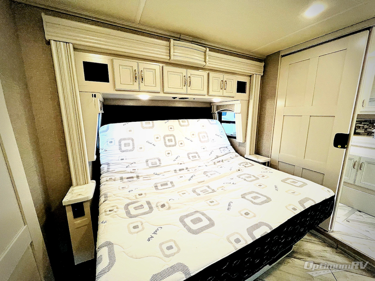 2022 Fleetwood Discovery 38K Photo 25