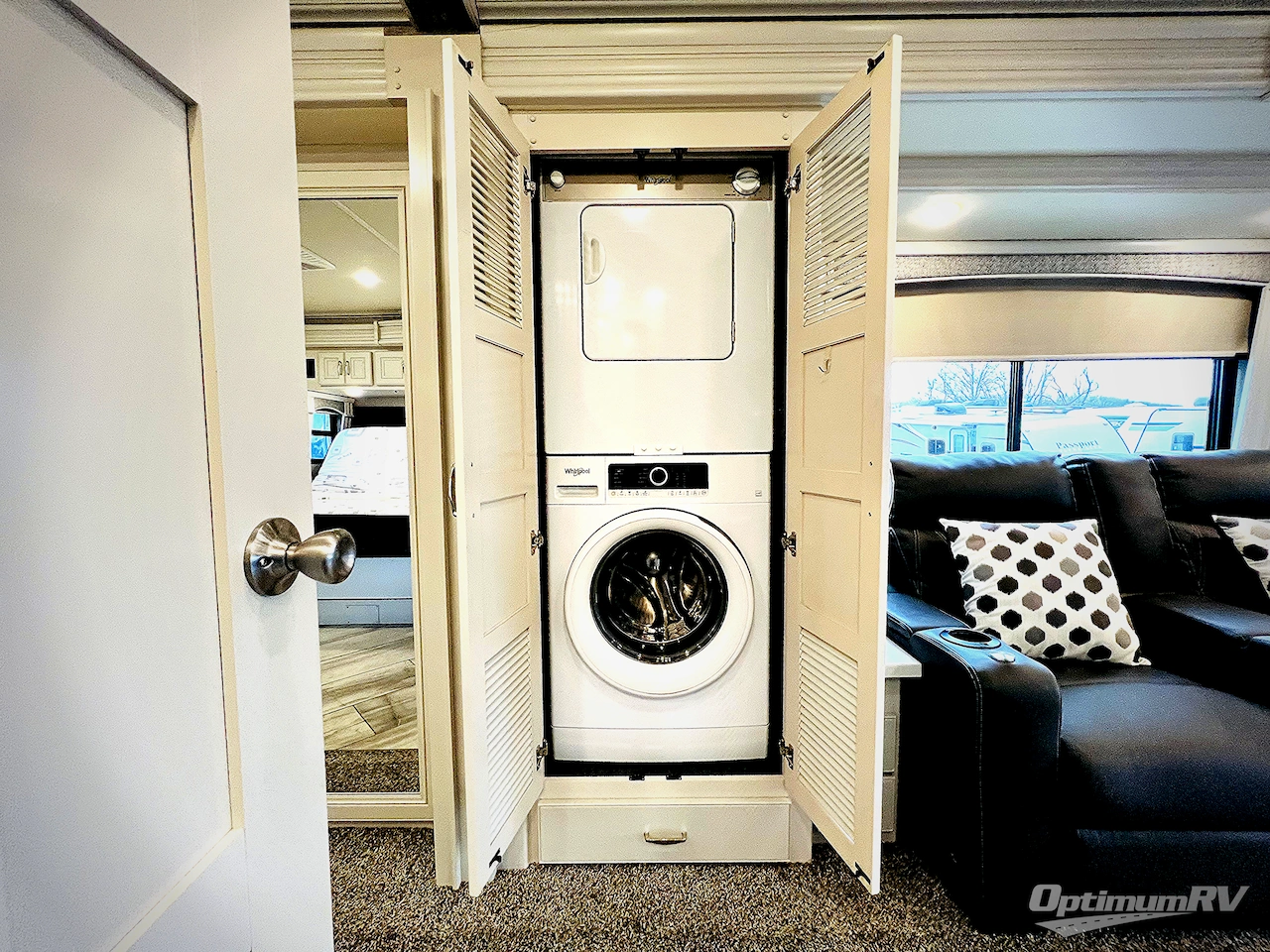 2022 Fleetwood Discovery 38K Photo 21