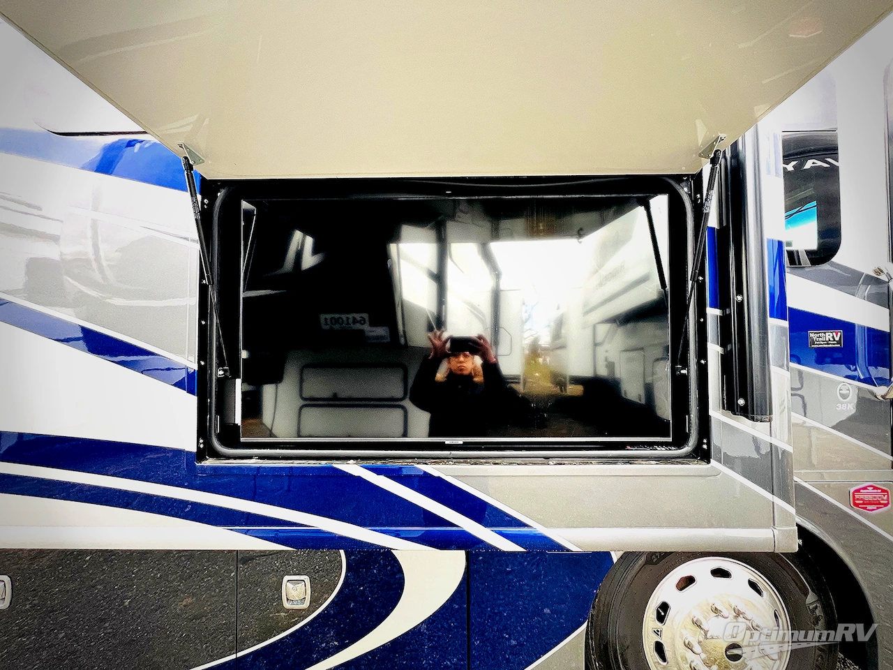 2022 Fleetwood Discovery 38K Photo 33