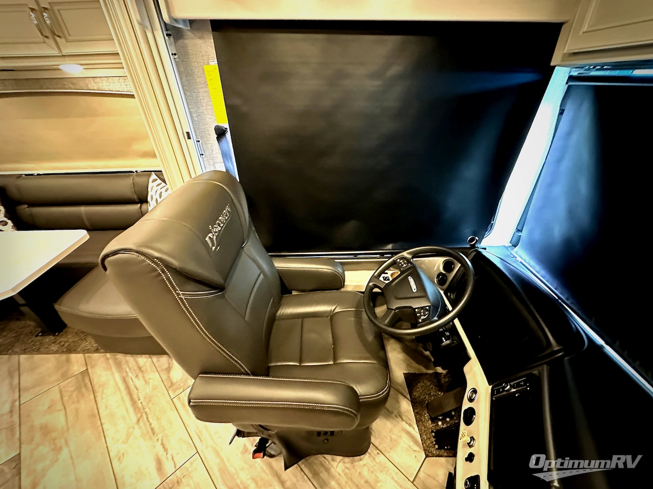 2022 Fleetwood Discovery 38K Photo 4