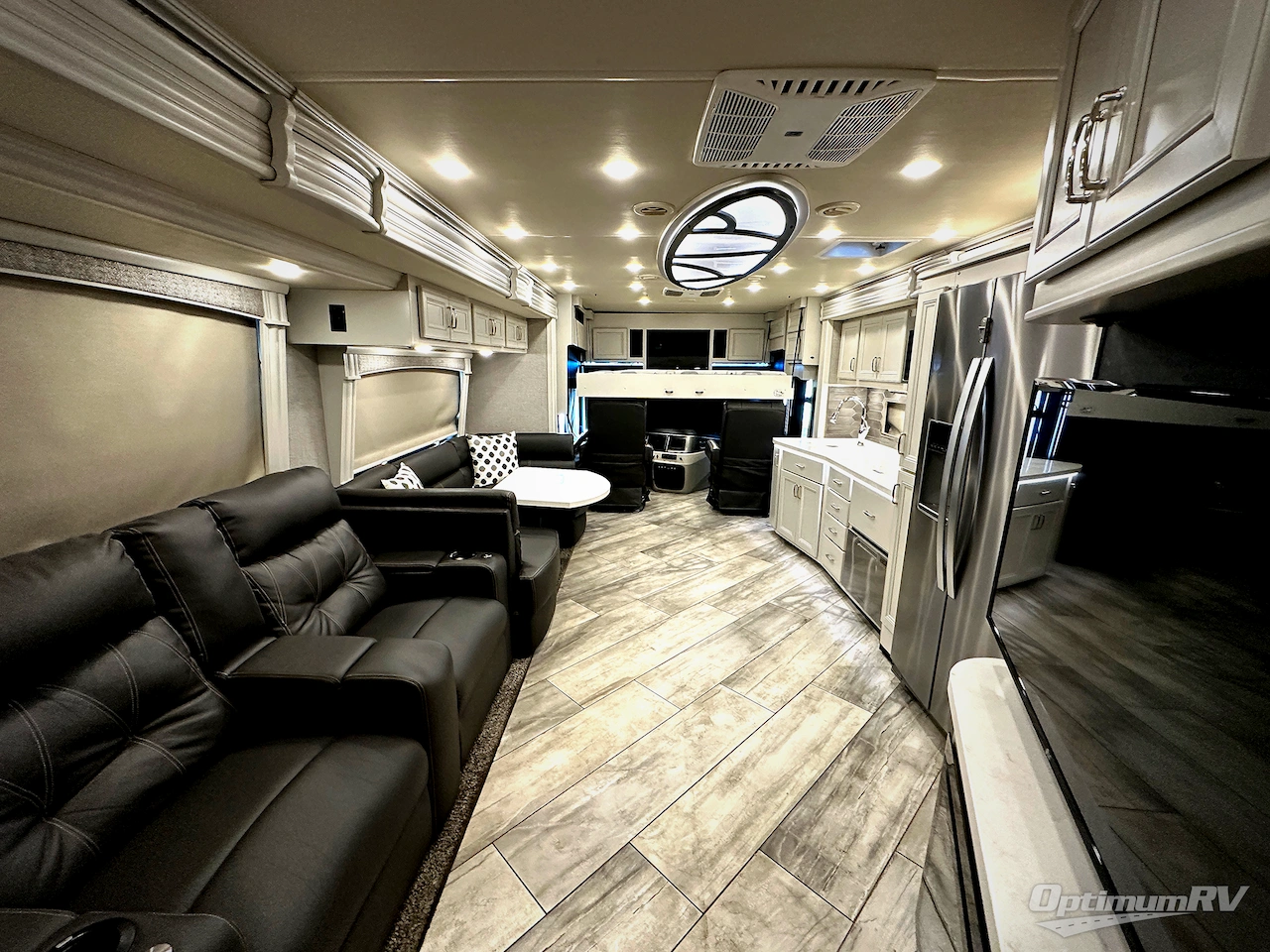 2022 Fleetwood Discovery 38K Photo 9