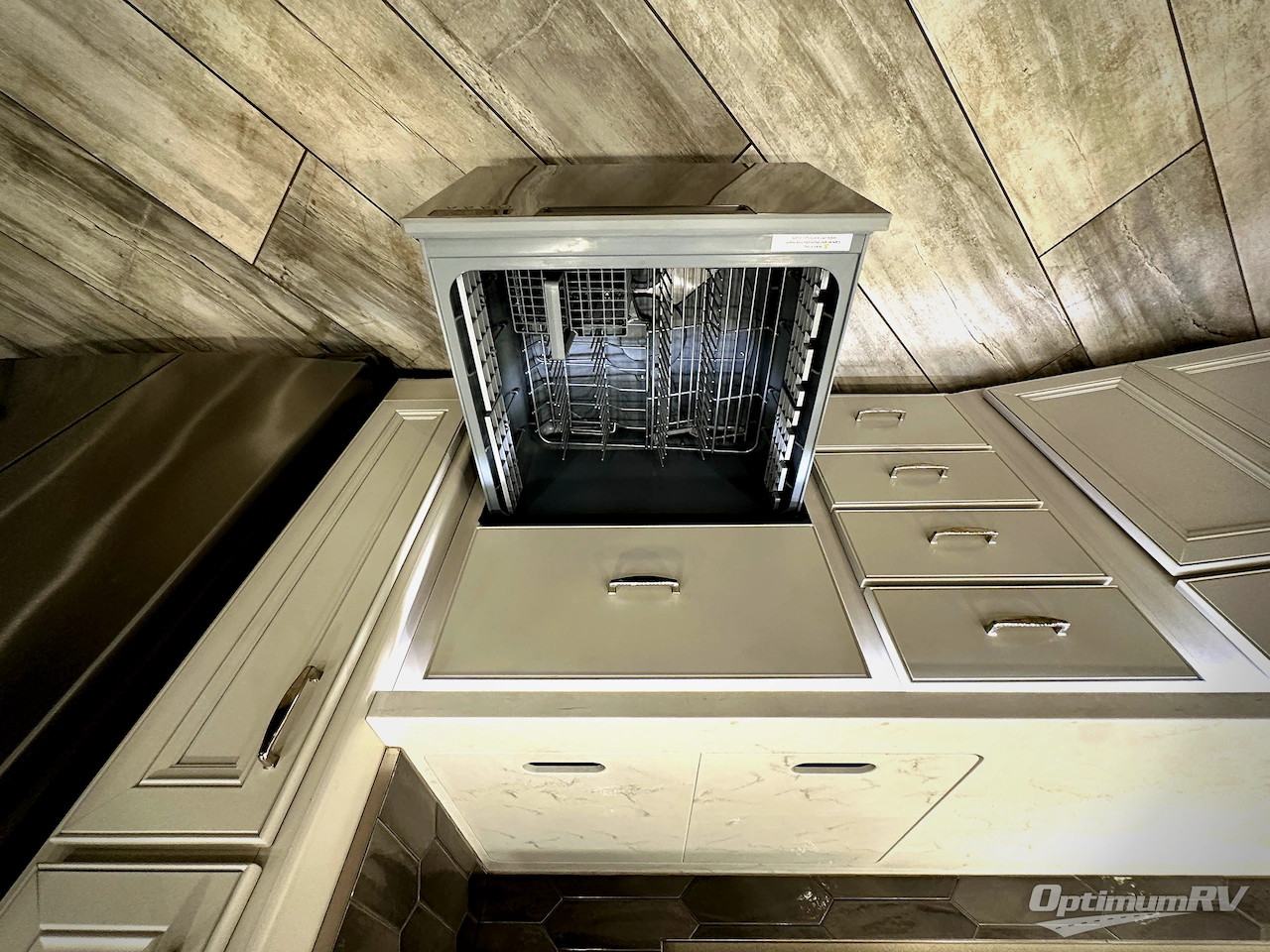 2022 Fleetwood Discovery 38K Photo 15