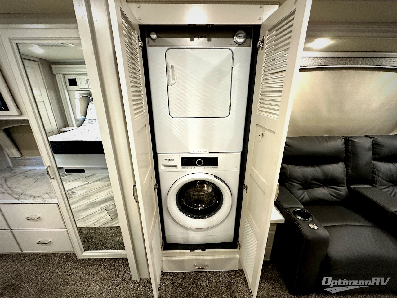 2022 Fleetwood Discovery 38K Photo 19