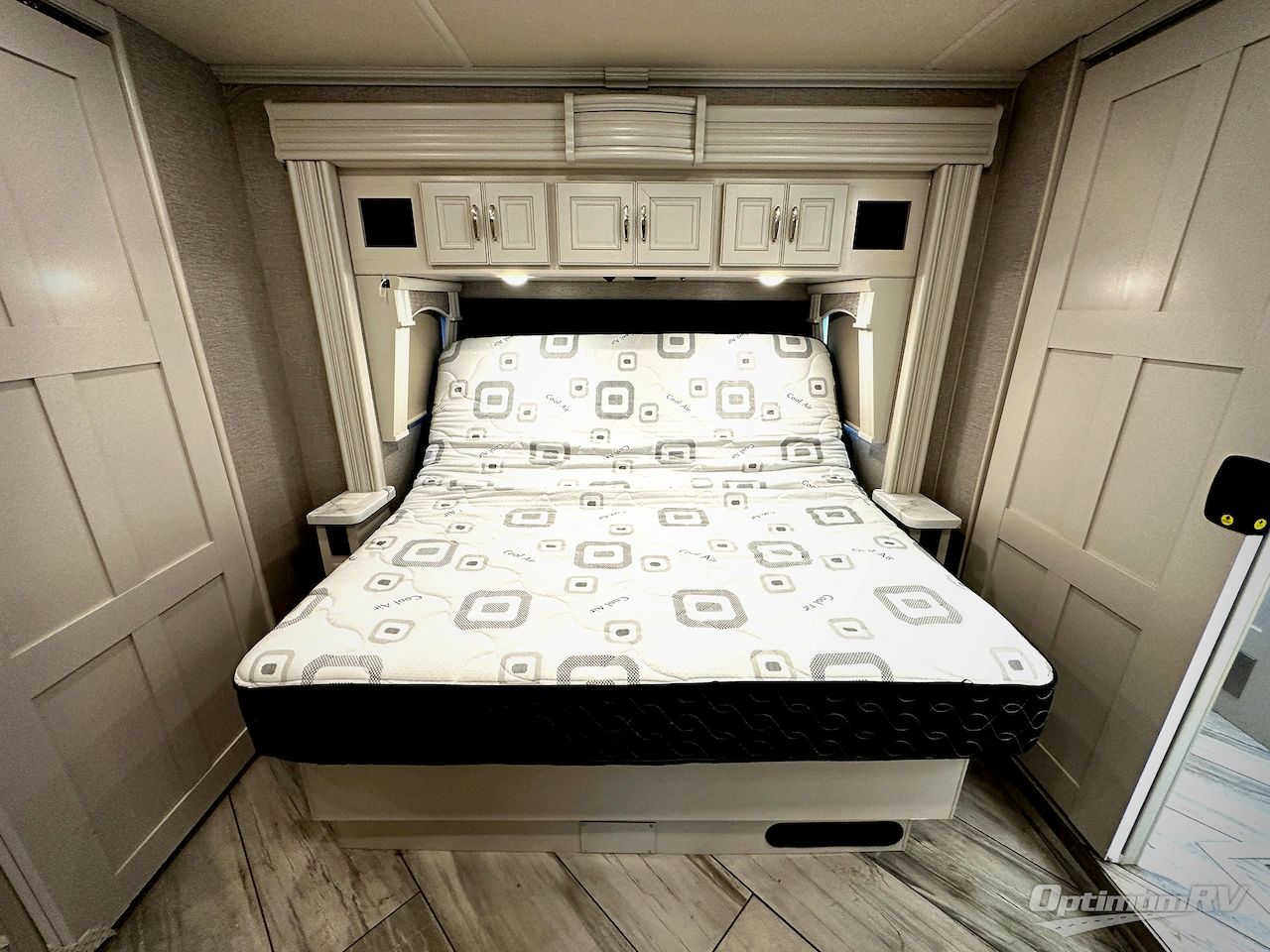2022 Fleetwood Discovery 38K Photo 22