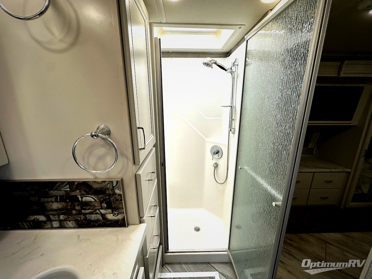 2022 Fleetwood Discovery 38K Photo 26