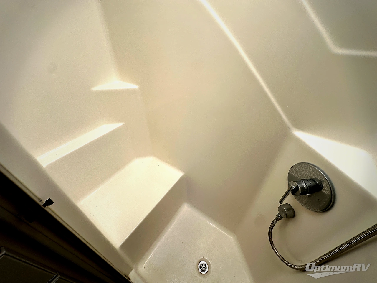 2022 Fleetwood Discovery 38K Photo 27