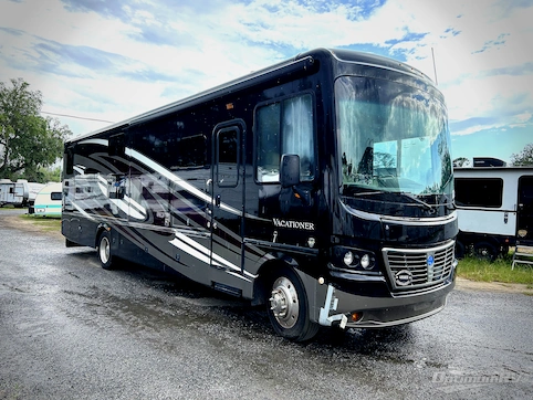 Used 2017 Holiday Rambler Vacationer 36Y Featured Photo