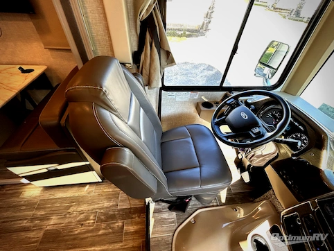 2022 Thor Hurricane 31C RV Photo 2