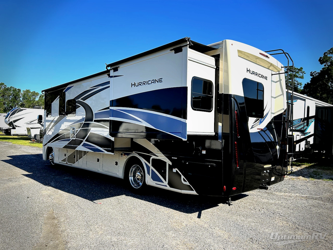 2022 Thor Hurricane 31C Photo 3