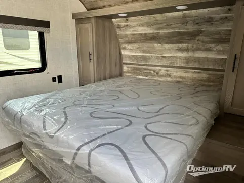 2022 Gulf Stream Kingsport Ultra Lite 248BH RV Photo 3