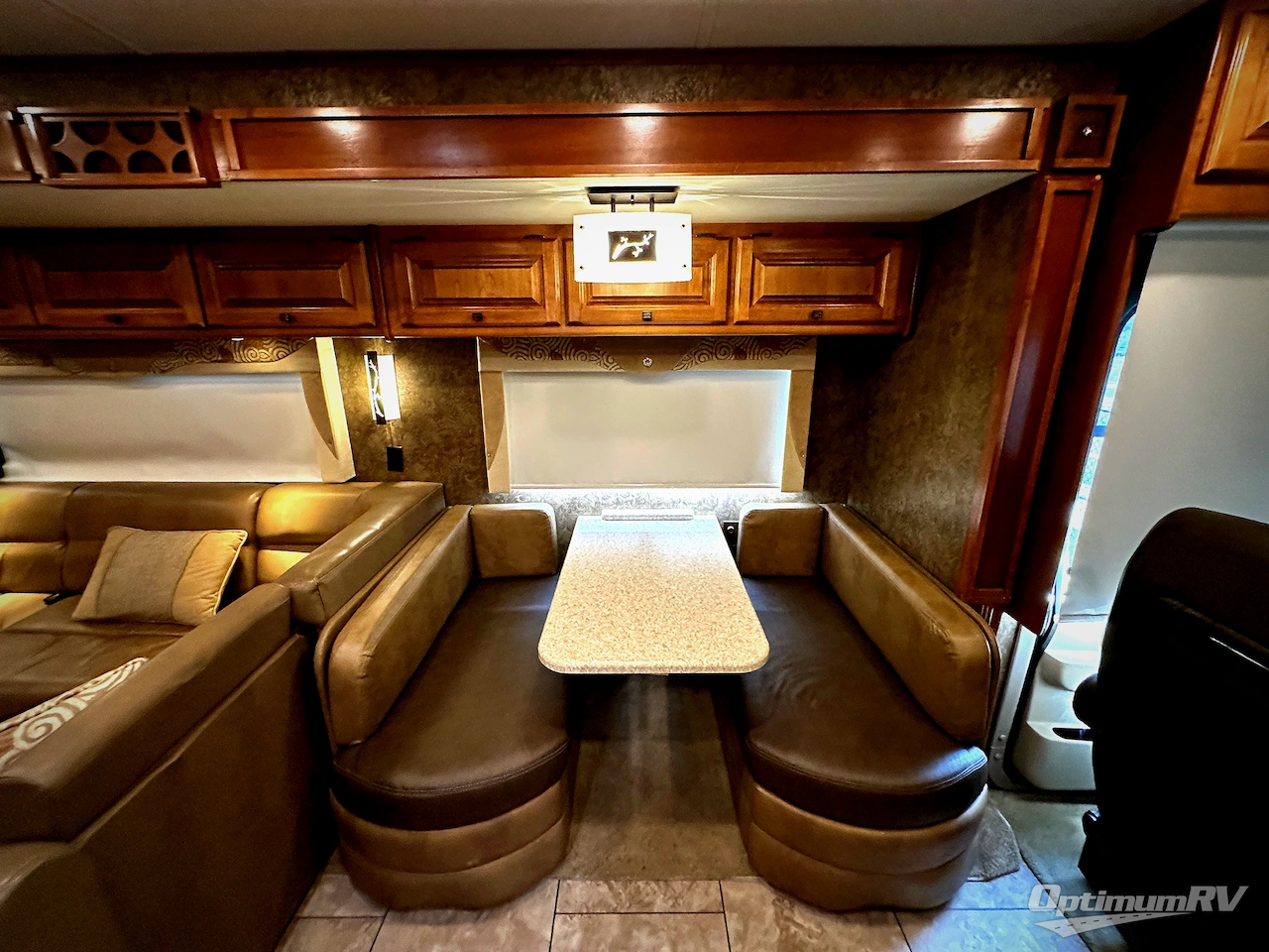 2014 Tiffin Allegro 31 SA Photo 8