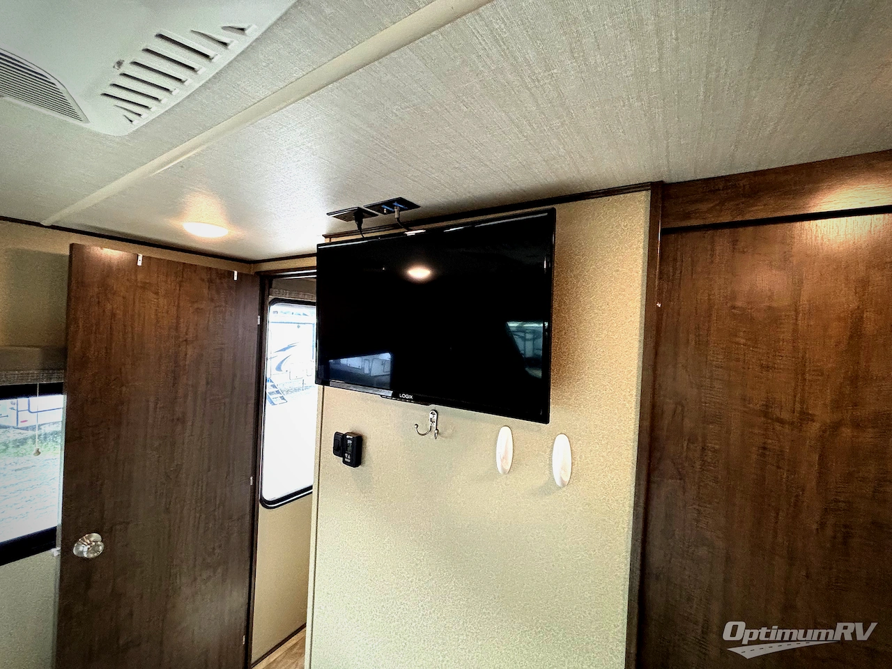 2019 Grand Design Solitude S-Class 2930RL Photo 6