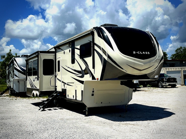 2019 Grand Design Solitude S-Class 2930RL RV Photo 1