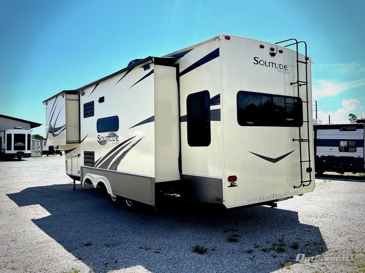 2019 Grand Design Solitude S-Class 2930RL Photo 3