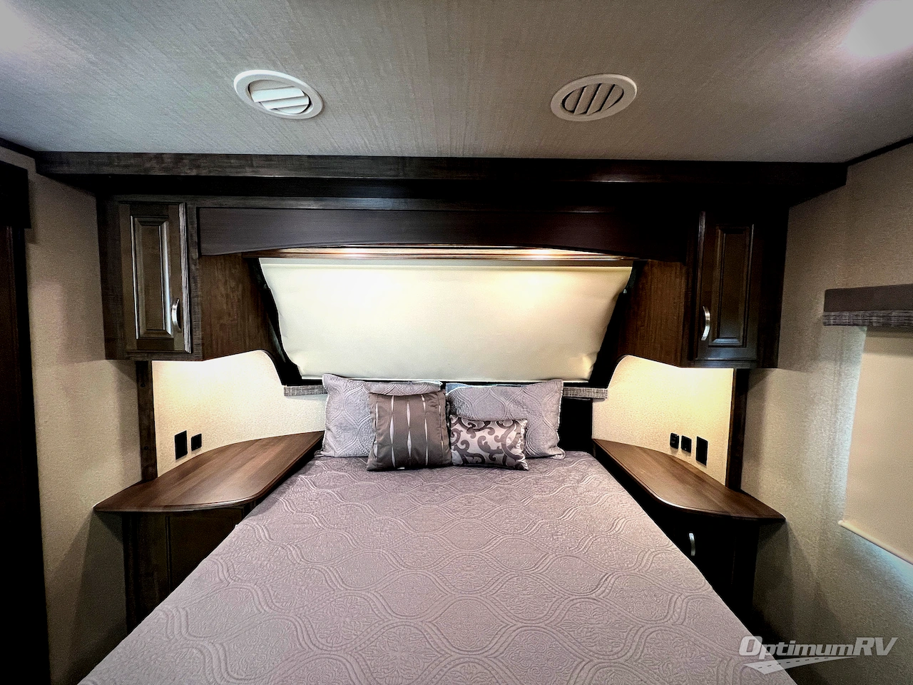 2019 Grand Design Solitude S-Class 2930RL Photo 21