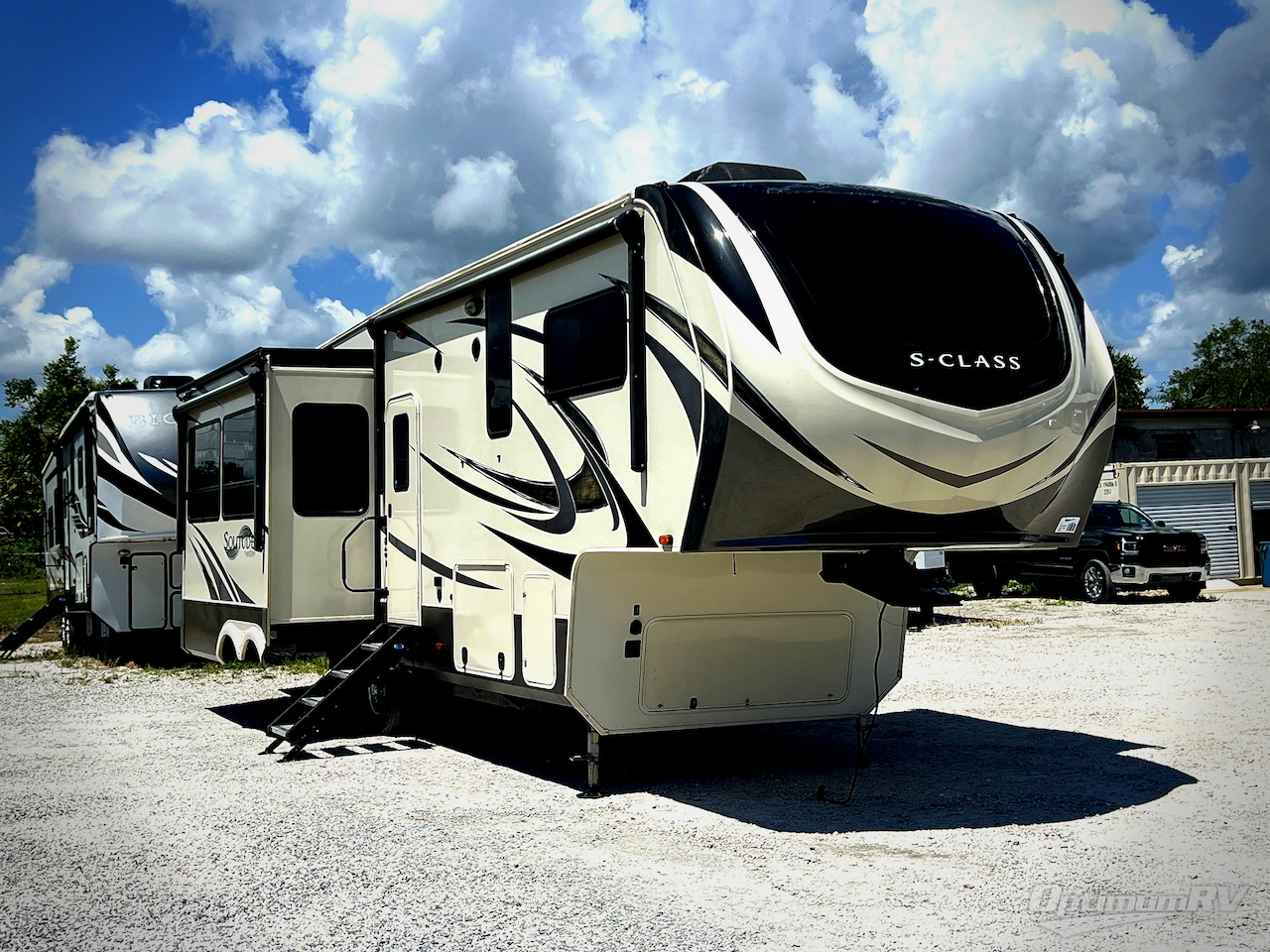 2019 Grand Design Solitude S-Class 2930RL Photo 1