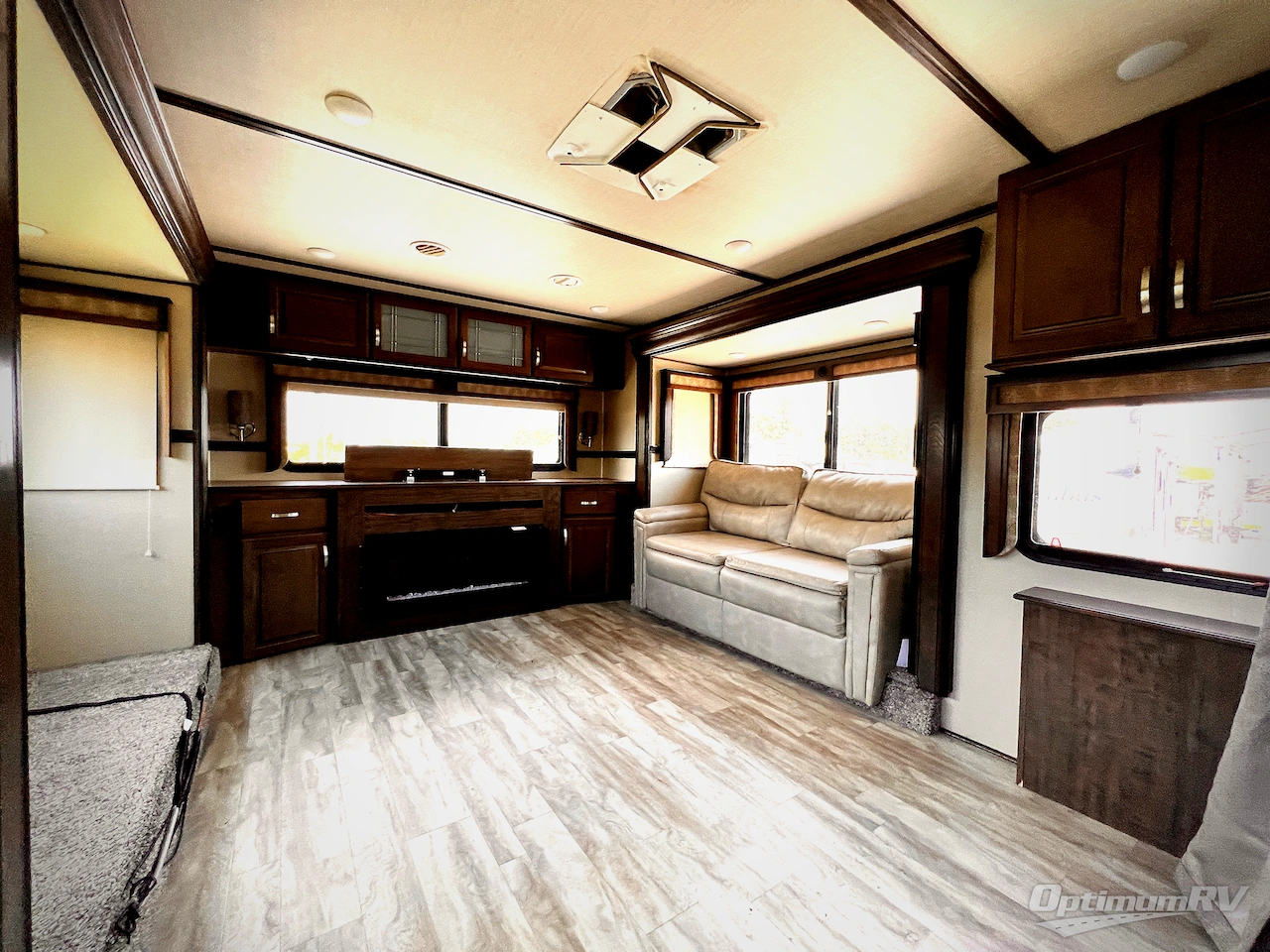 2019 Grand Design Solitude 375RES Photo 7