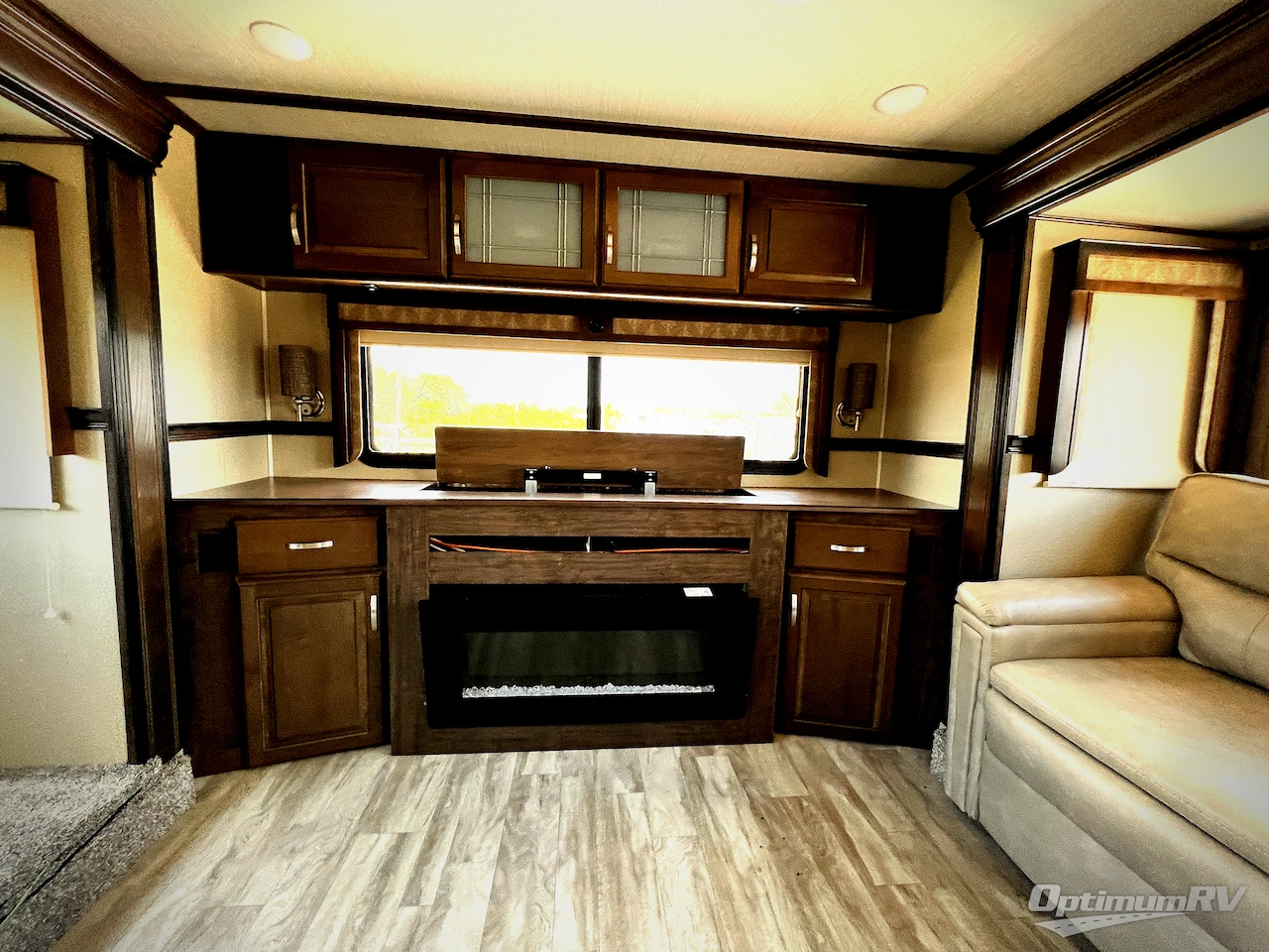 2019 Grand Design Solitude 375RES Photo 8