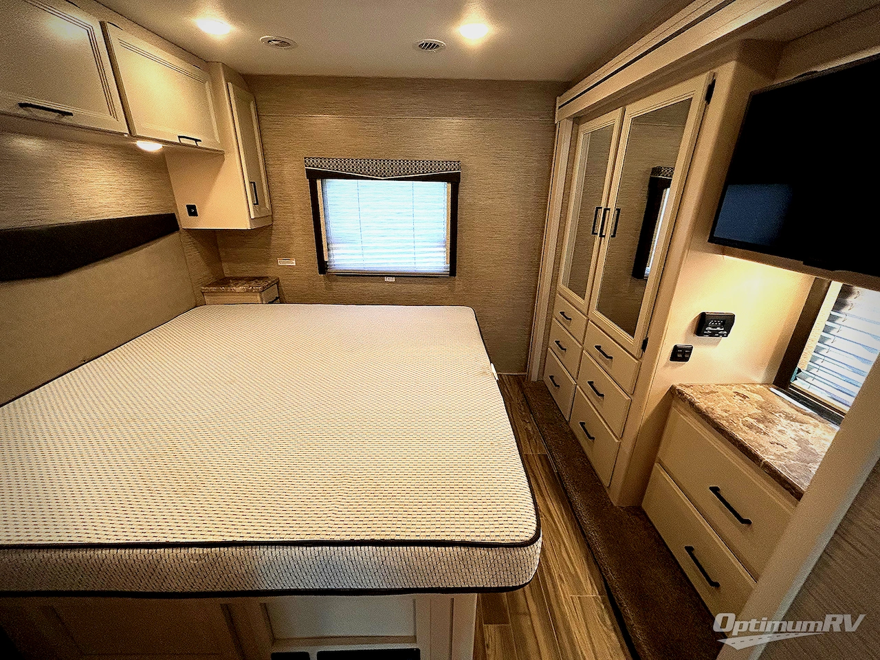 2023 Thor ACE 32B Photo 16