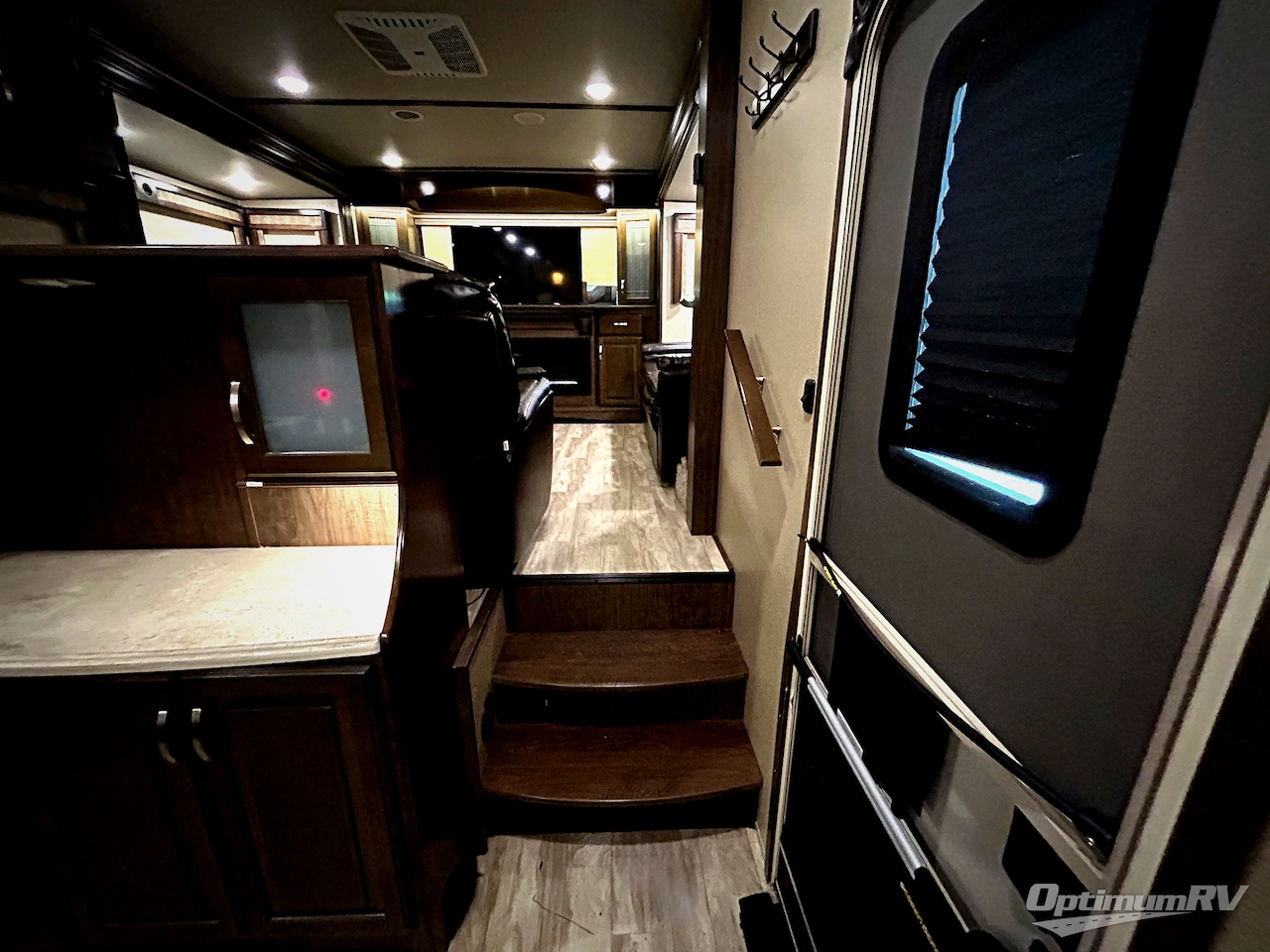 2019 Grand Design Solitude 380FL Photo 7