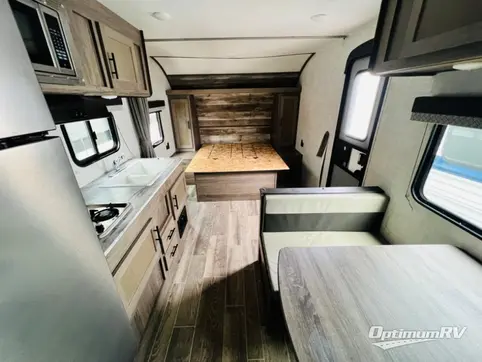 2022 Gulf Stream Kingsport Ultra Lite 248BH RV Photo 2