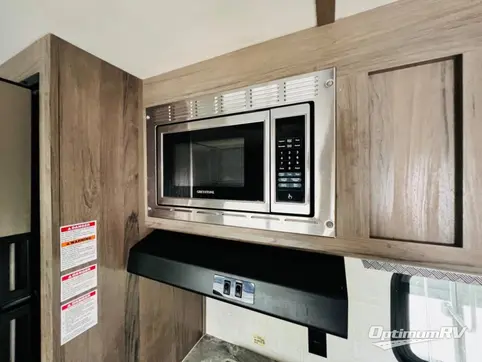 2022 Gulf Stream Kingsport Ultra Lite 248BH RV Photo 3