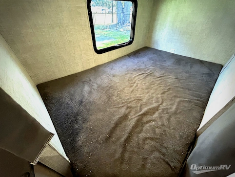 2022 Gulf Stream Kingsport Ultra Lite 248BH RV Photo 4
