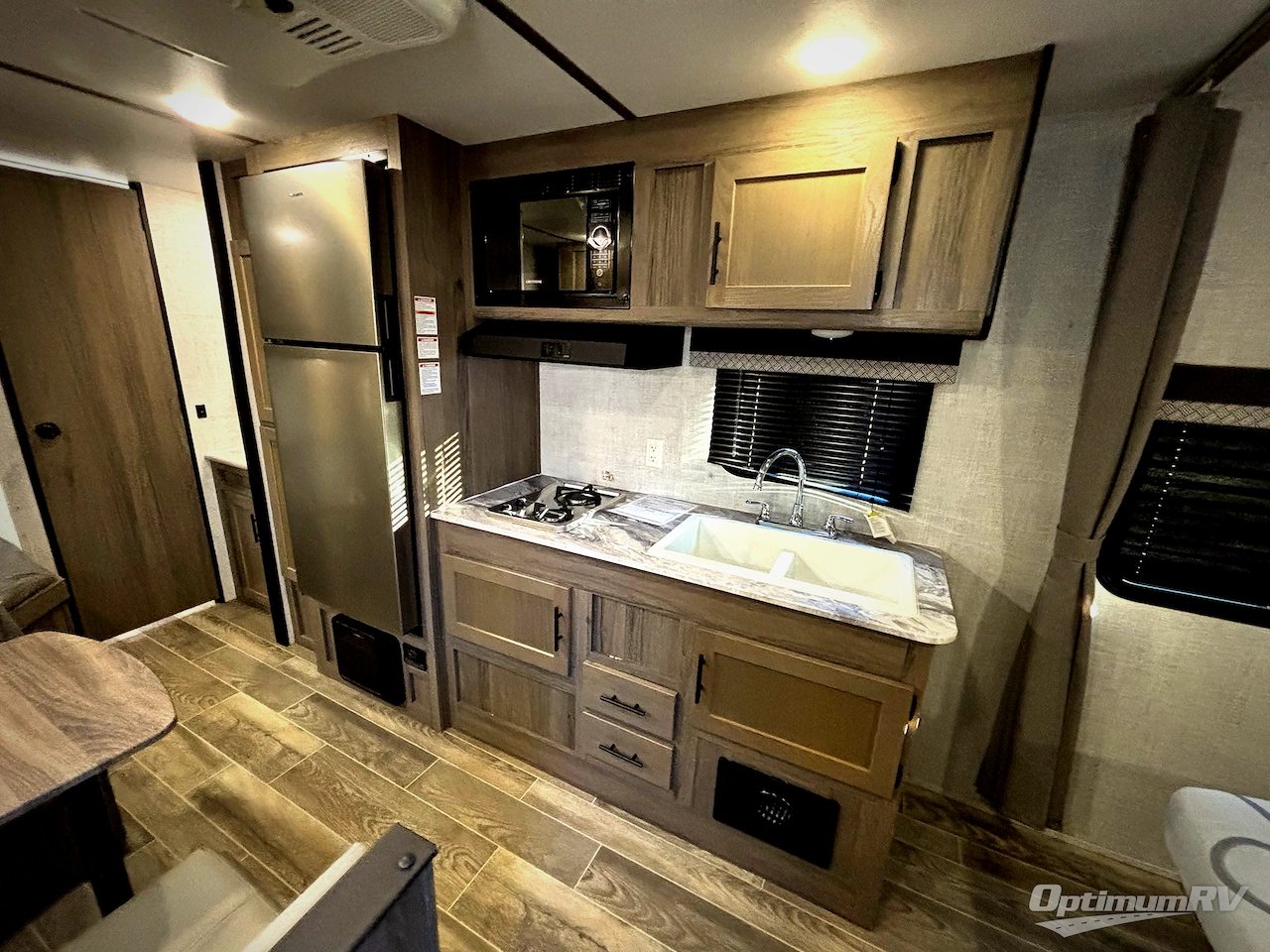 2022 Gulf Stream Kingsport Ultra Lite 248BH Photo 9