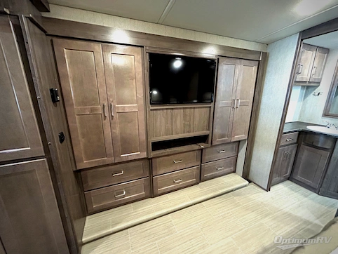 2022 Winnebago Adventurer 36Z RV Photo 4
