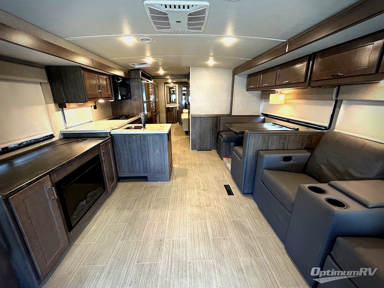 2022 Winnebago Adventurer 36Z Photo 3