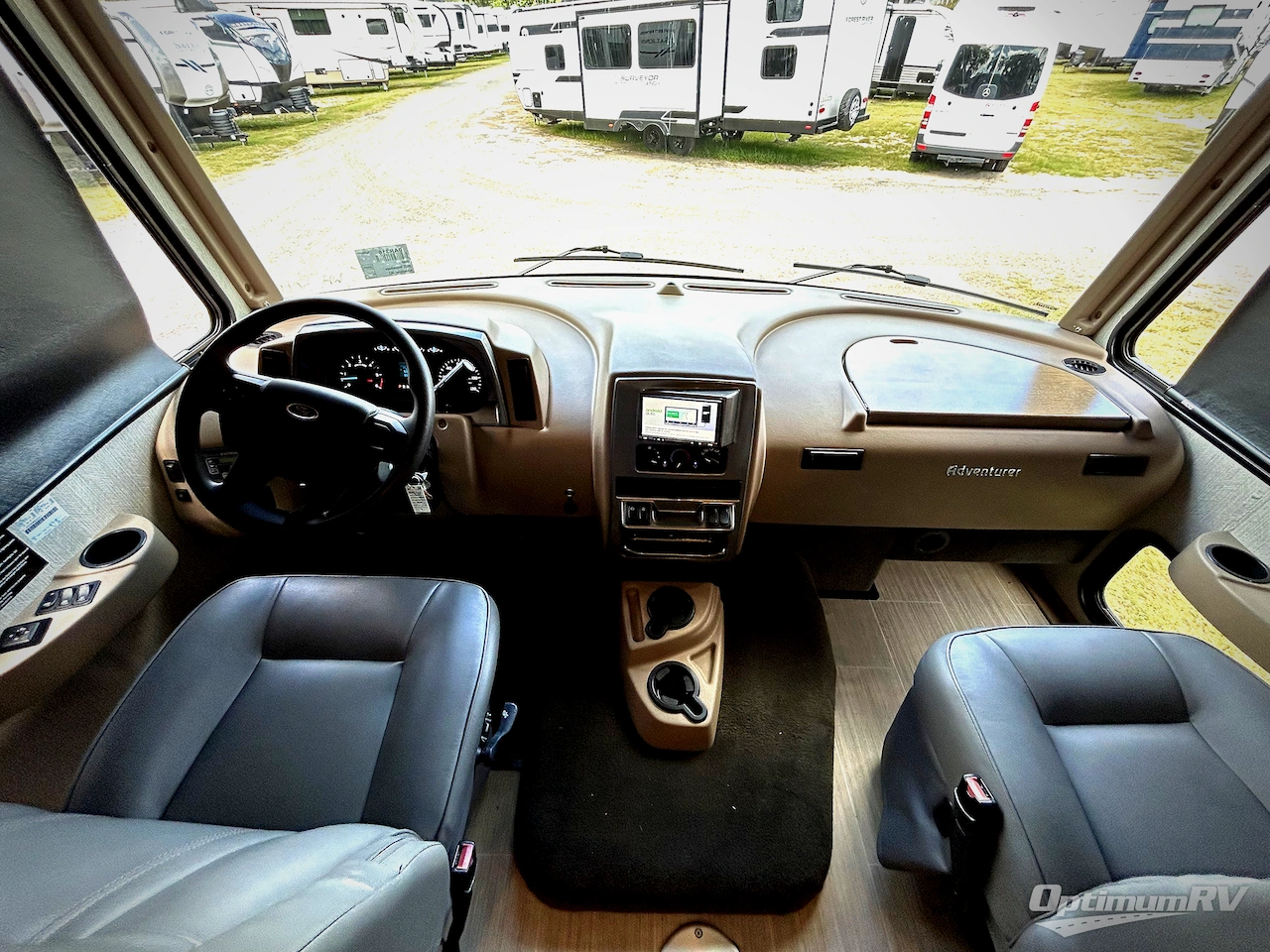 2022 Winnebago Adventurer 36Z Photo 7