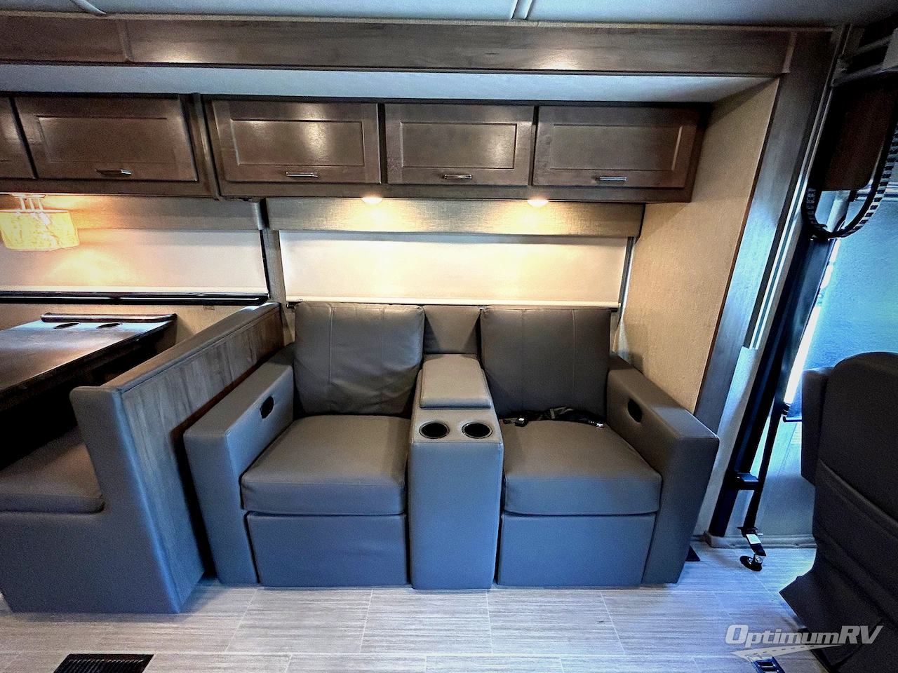 2022 Winnebago Adventurer 36Z Photo 12