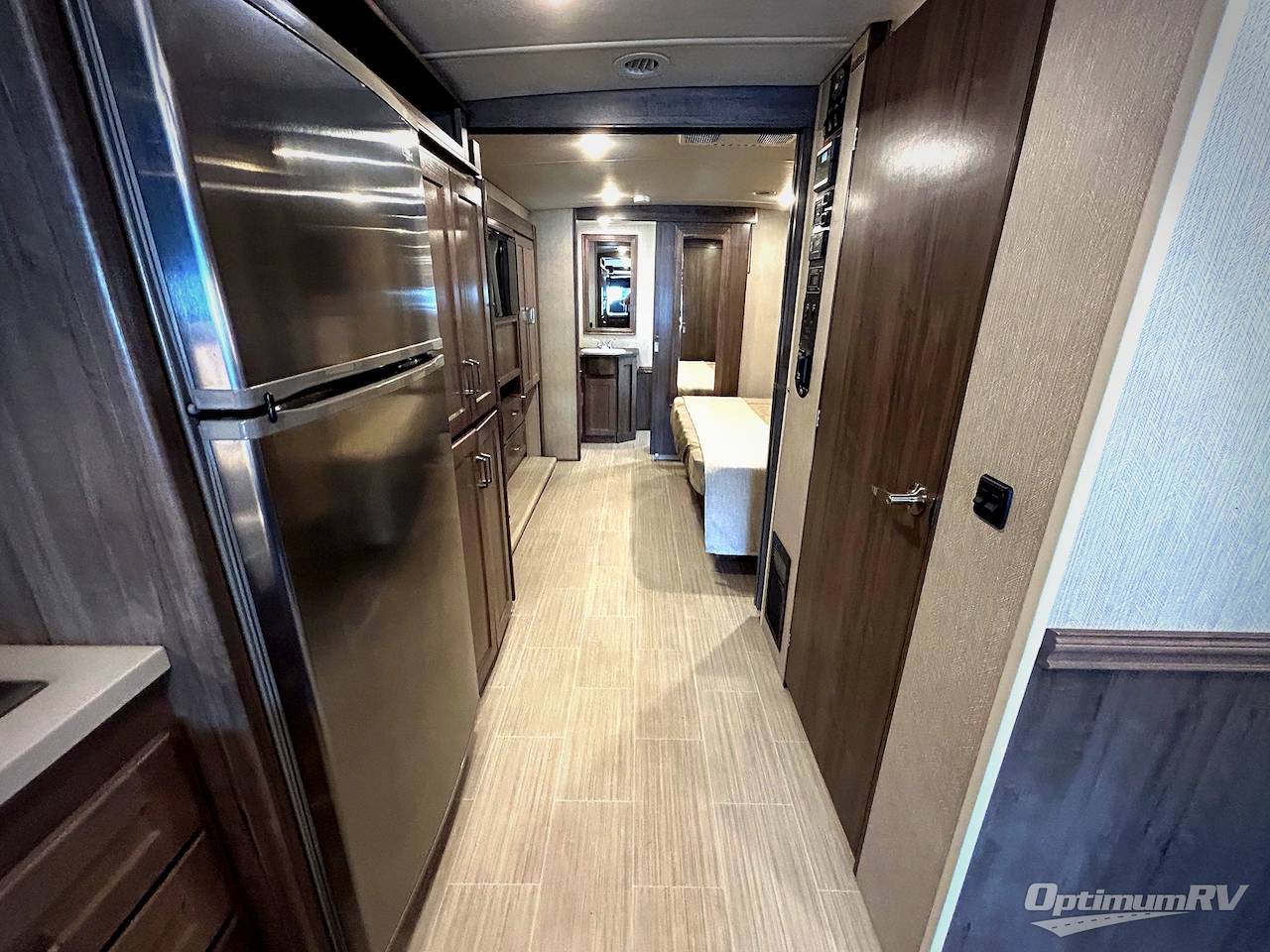 2022 Winnebago Adventurer 36Z Photo 14
