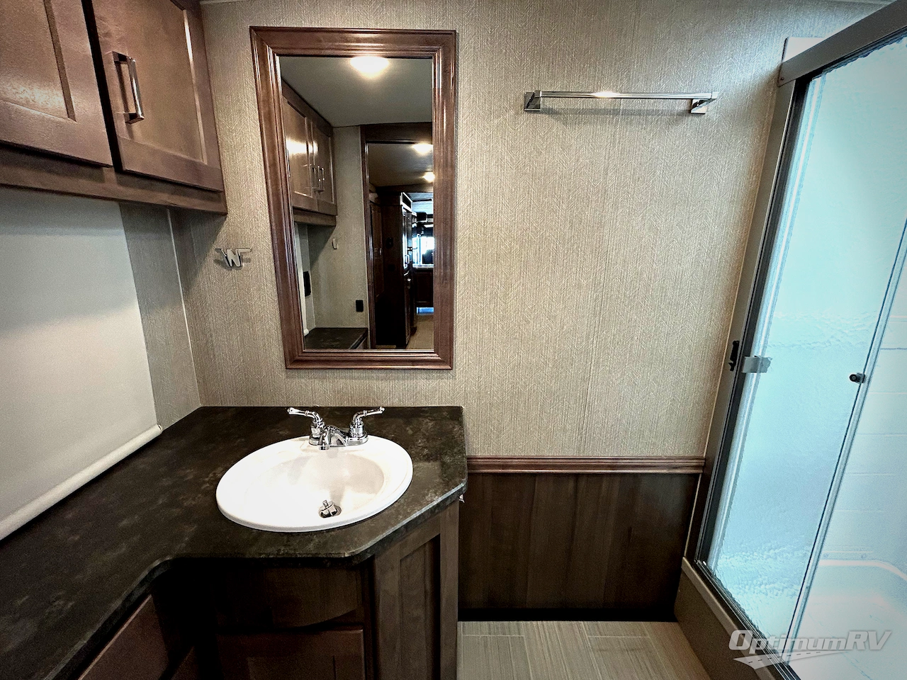 2022 Winnebago Adventurer 36Z Photo 20