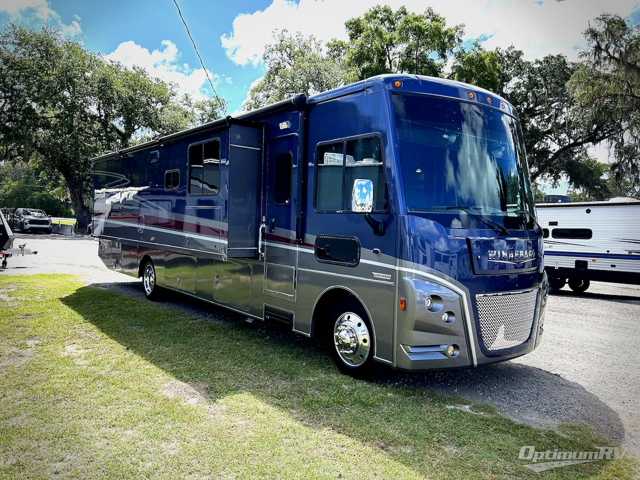 2022 Winnebago Adventurer 36Z Photo 1