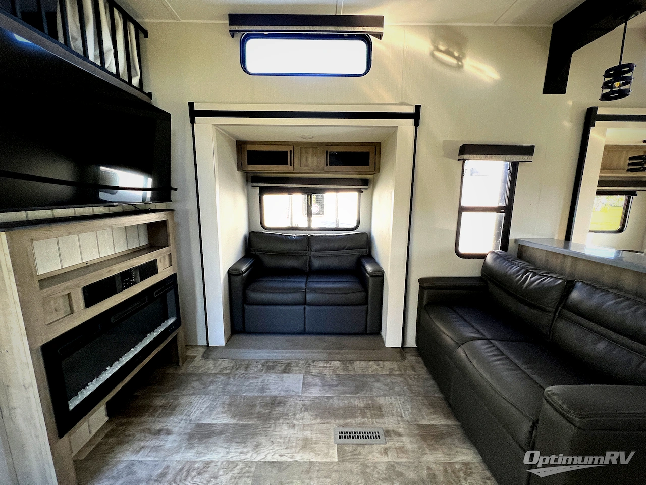 2025 Palomino Puma Destination 403LFT Photo 6