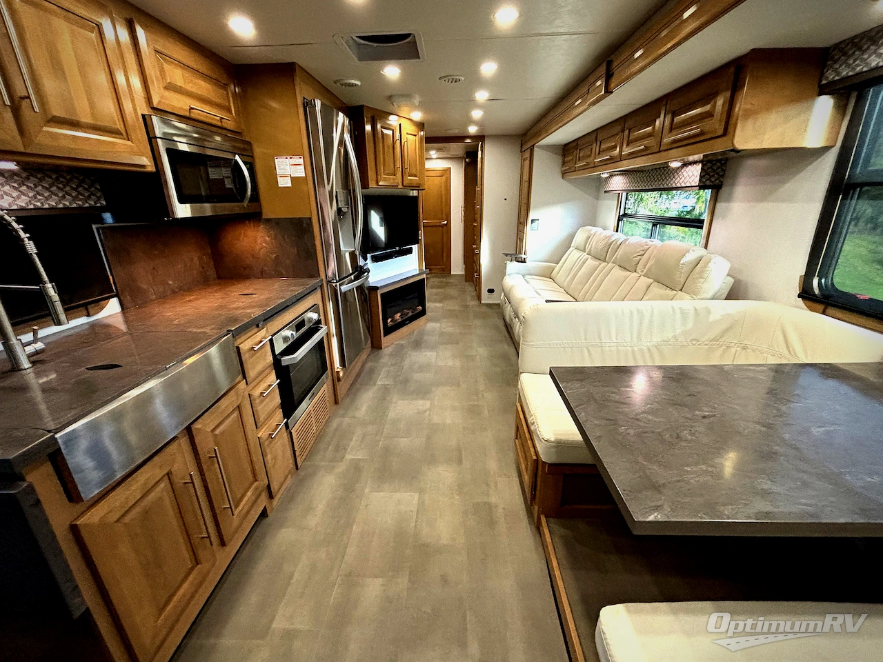 2023 Forest River Georgetown 7 Series 36D7 Photo 3