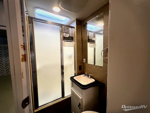 2018 Winnebago Minnie Winnie 22R RV Photo 4