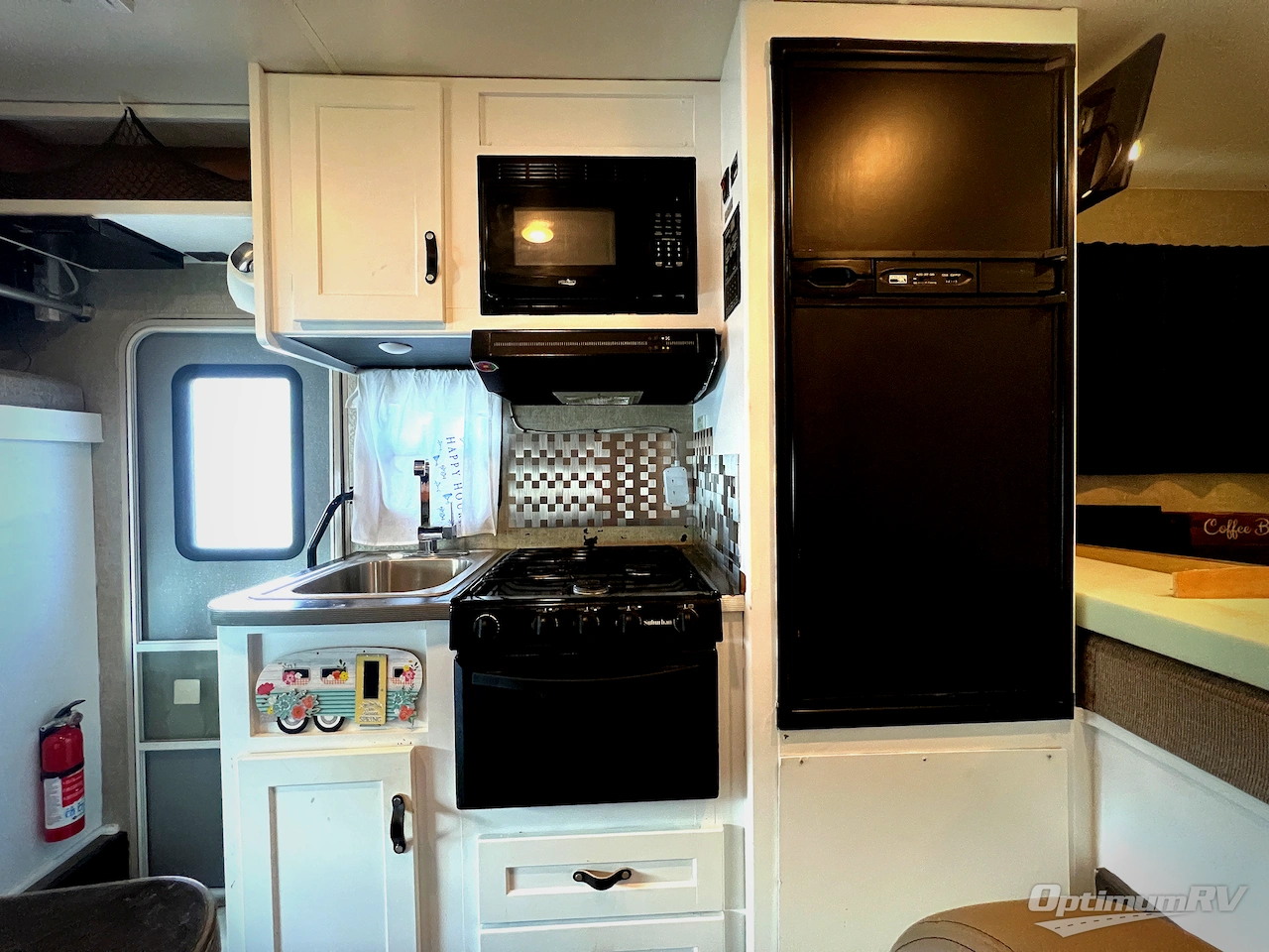 2018 Winnebago Minnie Winnie 22R Photo 9