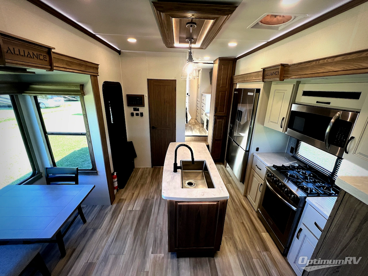 2023 Alliance Paradigm 385FL Photo 4