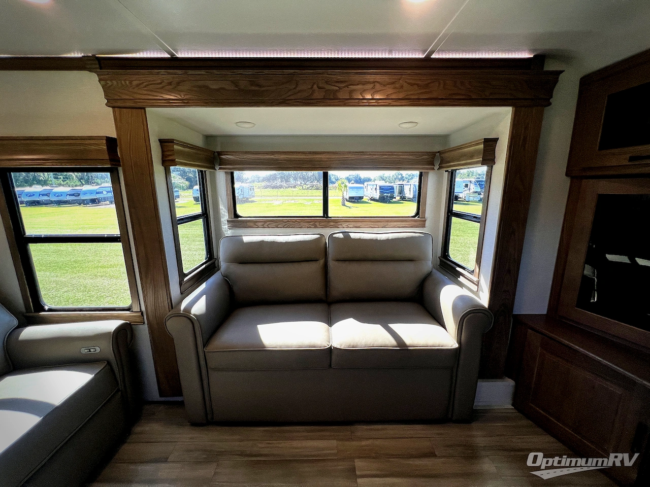 2023 Alliance Paradigm 385FL Photo 9