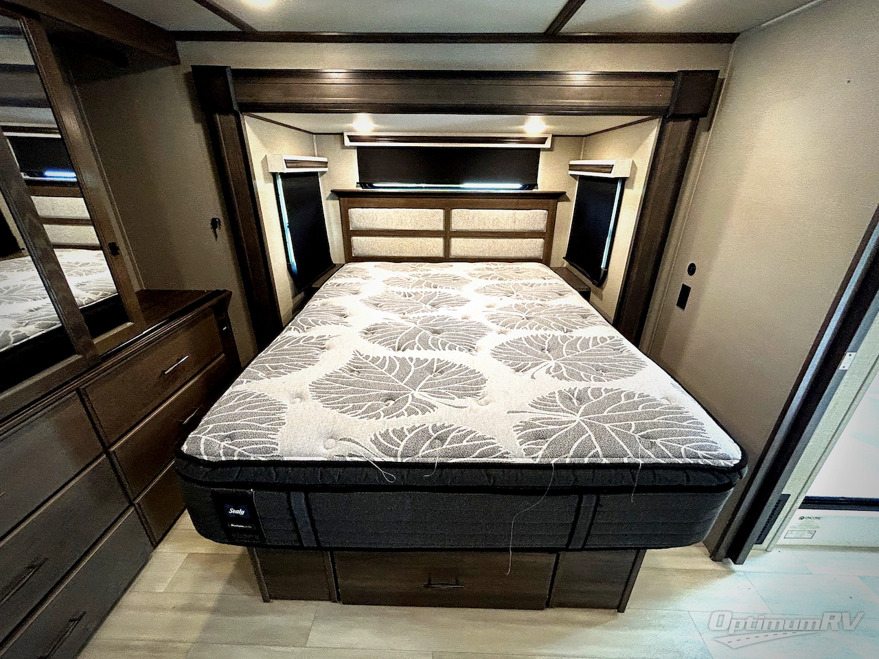 2022 Grand Design Solitude 346FLS Photo 18